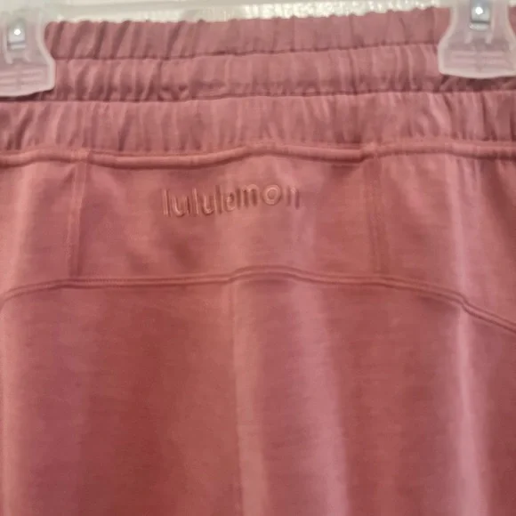 Size 4 Lululemon Soft Ambition high rise crops, spiced Chai - Picture 6 of 8